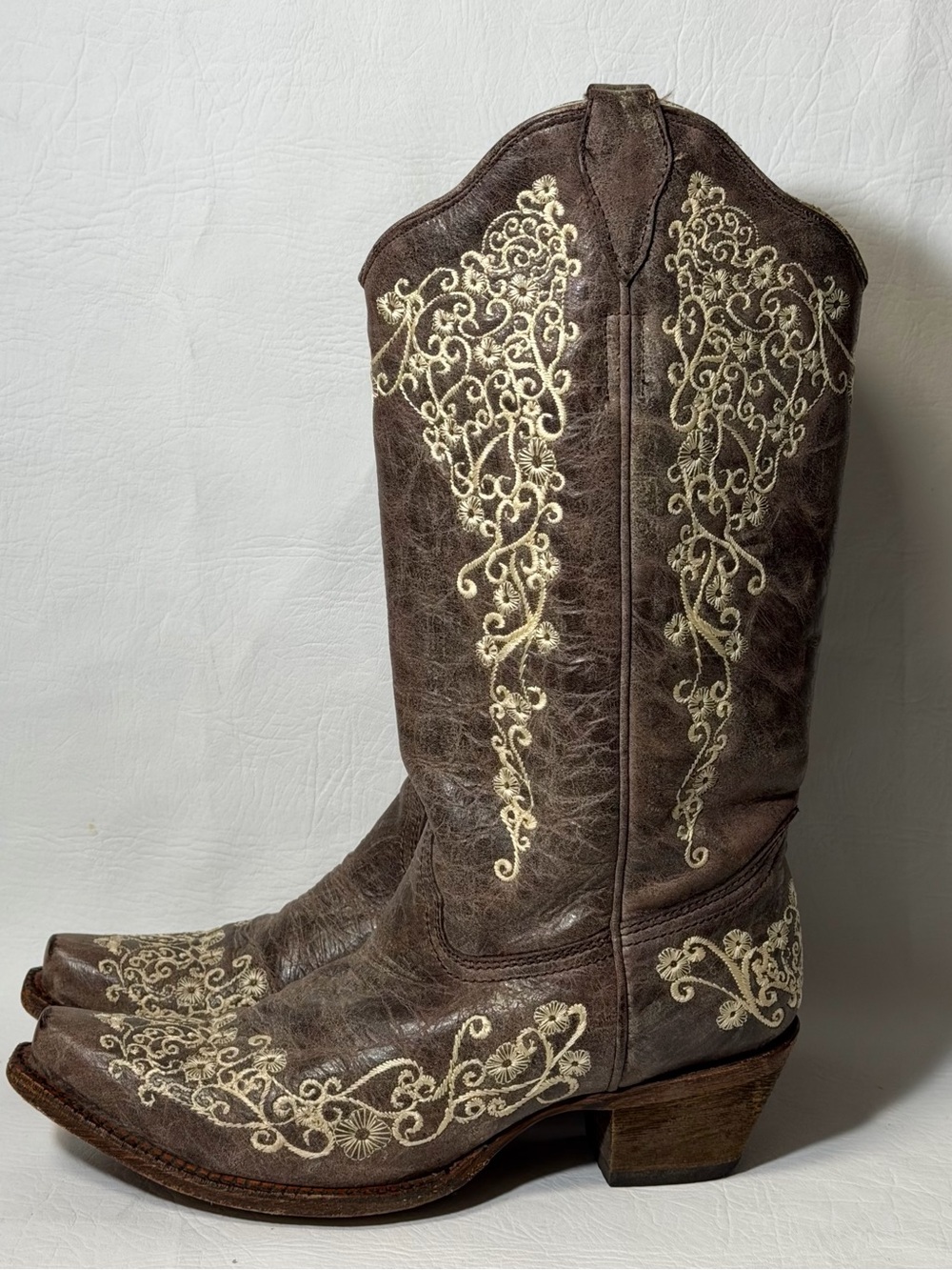 Corral Ladies Lisa Snip Distressed Brown
Bone Embroidery Boots A1094 Sz9.5